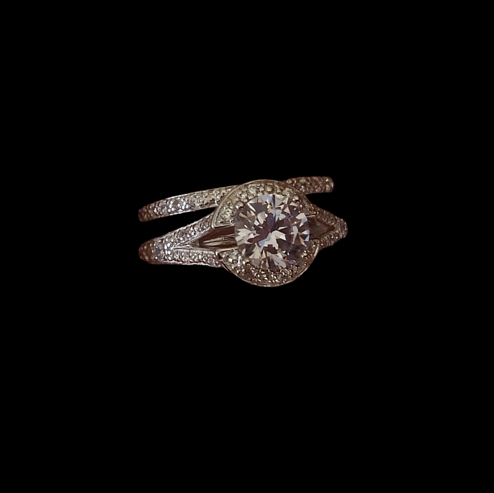 AVON STERLING SILVER INFINITE ENGAGEMENT SET SIZEโ 8